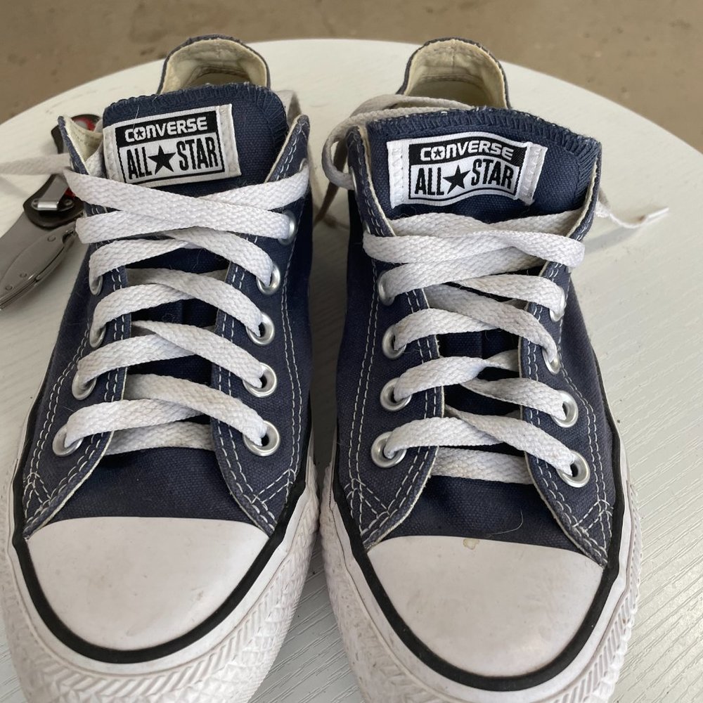 Women's Converse All Star Sneakers in Size 7 in Distressed Navy